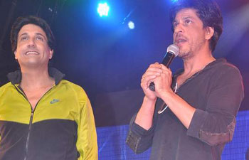 Shah Rukh Khan, Shahid turn cheerleaders for their younger ones
